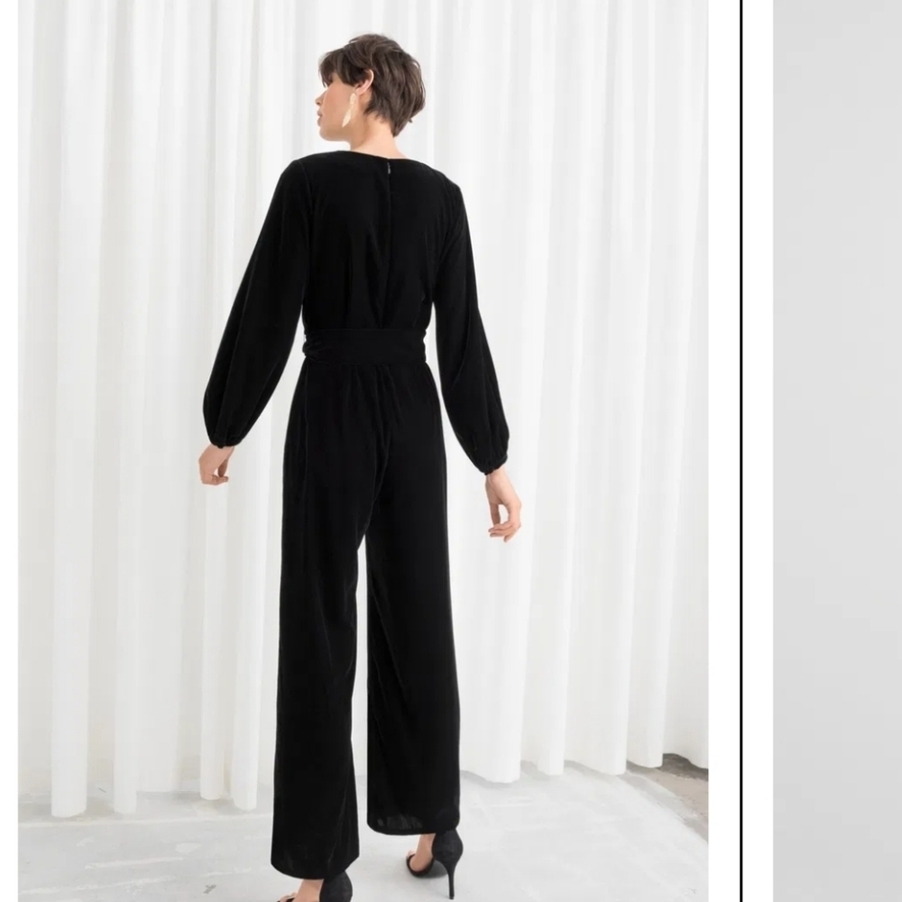 & OTHER STORIES NWT PLUNGING BLACK VELVET JUMPSUIT V NECK SZ 2